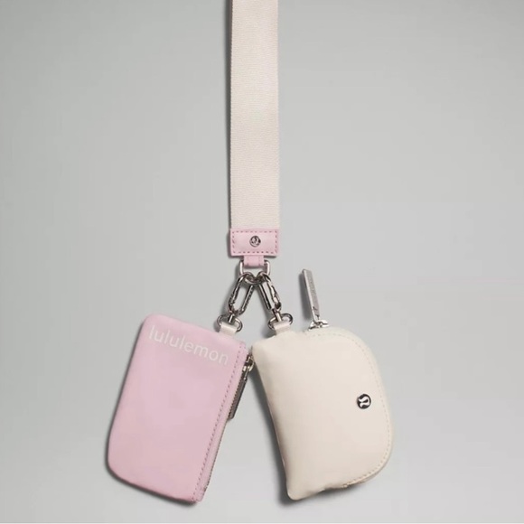 SOLD OUT EVERYWHERE! Lululemon Dual Pouch Wristlet/Pink peony/NWT - Picture 3 of 4